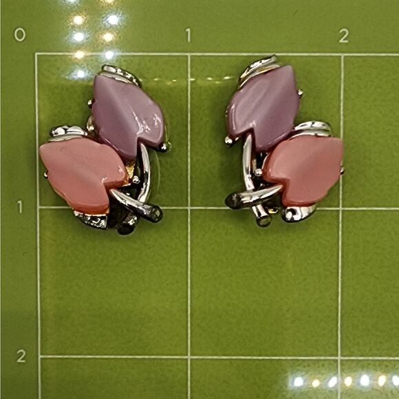 1950s Moonglow Clip-On Earrings Pink & Lavender Thermoset Leaves - Picture 8 of 8